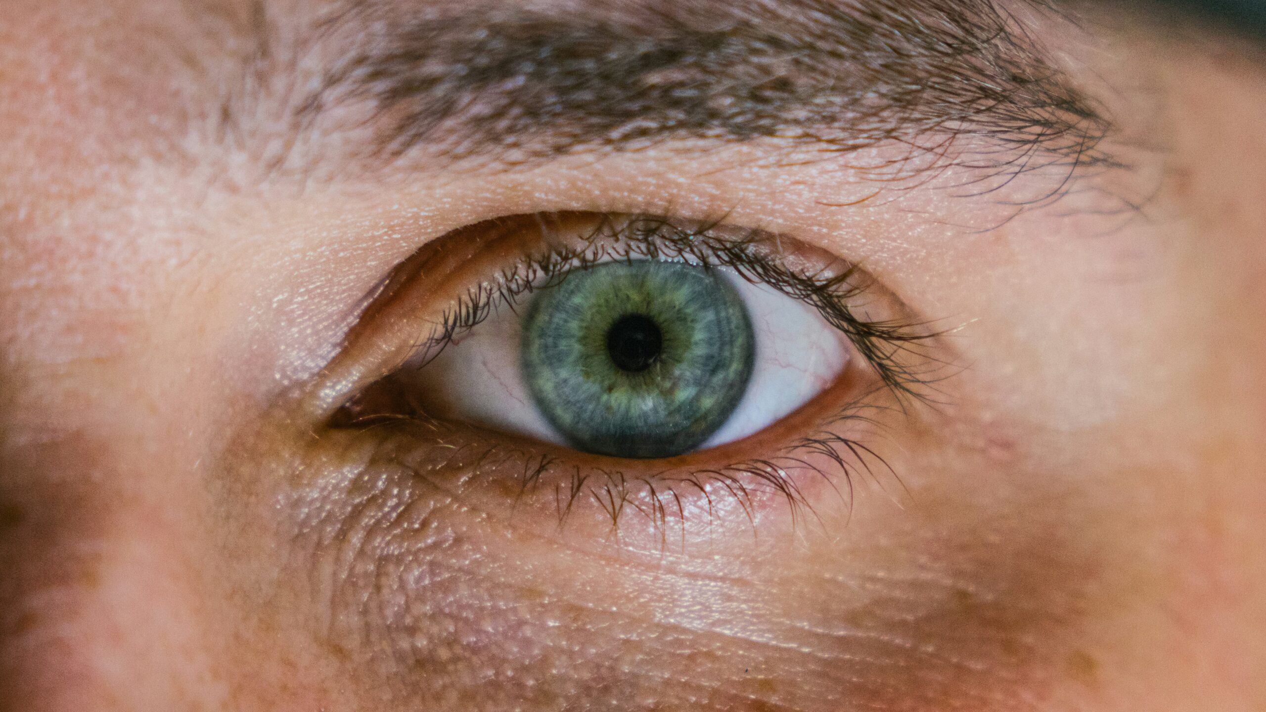 Close-up of an eye representing workplace eye injuries and workers’ compensation claims in New Jersey.